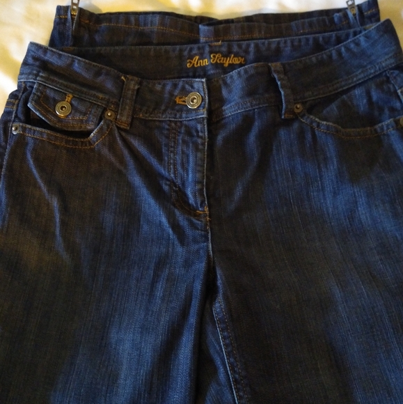 SHORT ANN  TAYLOR SIZE 4 AND COLOR BLUE - Picture 2 of 4